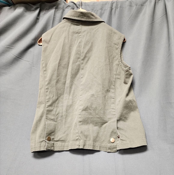Southern Lady Olive Green Falling Leaves/Acorns Button Up Vest, Size Medium - Picture 2 of 4